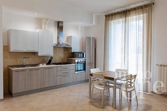 Appartamento quadrilocale in affitto in Via Fiume, Livorno