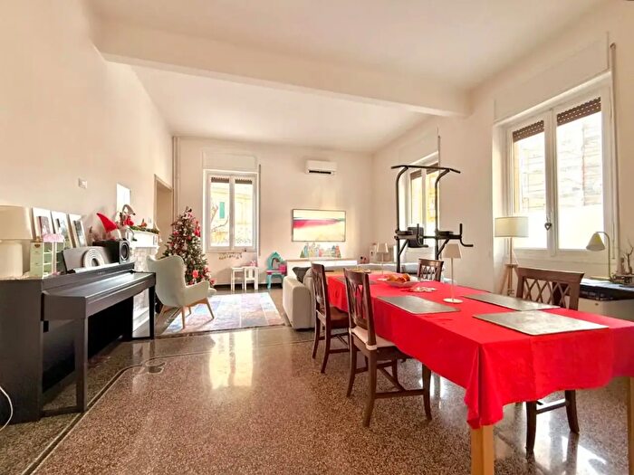 Appartamento con 6 locali in vendita in Via Montevideo, Genova