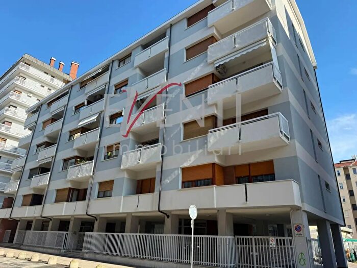 Appartamento con 5 locali in vendita in Via Sacra di San Michele, Torino