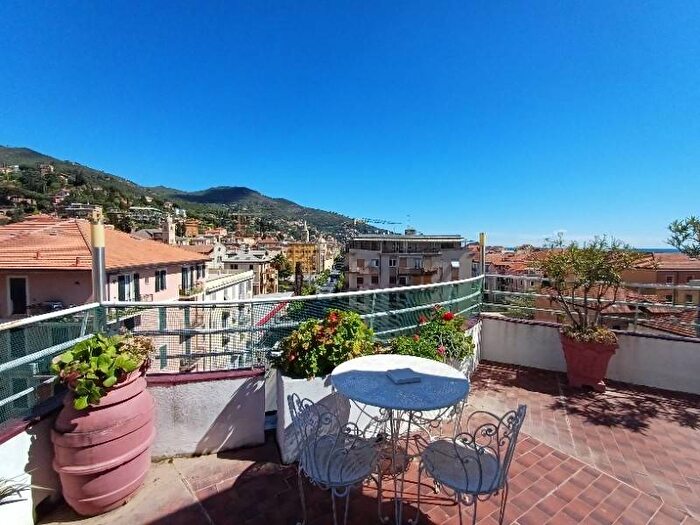 Casa trilocale in affitto in Via Leonardo da Vinci, Centro, Alassio