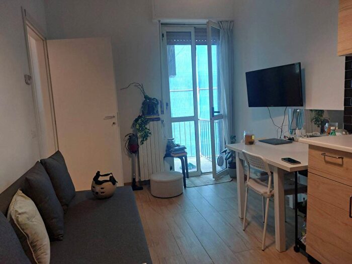 Appartamento bilocale in affitto in Via Giacinto Bruzzesi, Giambellino, Milano