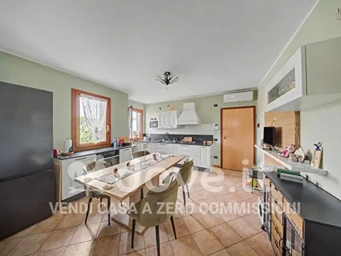 Appartamento trilocale in vendita in Via Antighe, Crocetta Del Montello