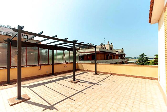 Appartamento trilocale in vendita in Via Carlo Pirzio Biroli Ciampino, Ciampino