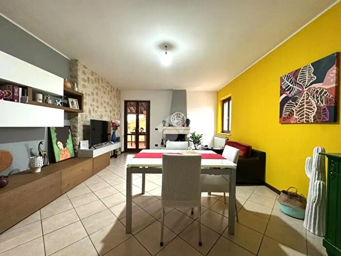 Appartamento quadrilocale in vendita in Via Madonna delle Grotte, Montecastrilli