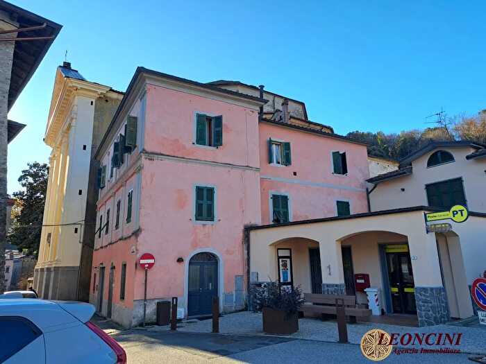 Appartamento con 5 locali in vendita in Via G B Cartegni, Bagnone