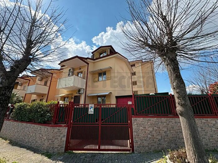 Casa con 7 locali in vendita in Via Giudice Falcone, Marcianise