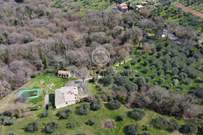 Casa con 6 locali in vendita in Sarteano