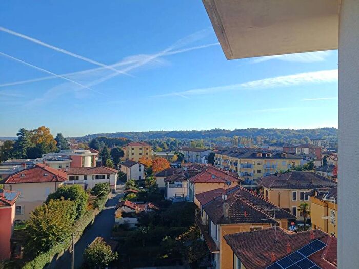 Appartamento trilocale in affitto in Centro, Arona