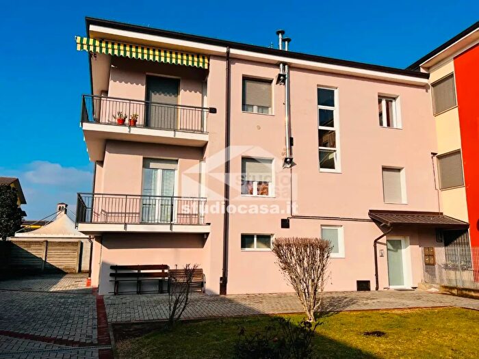 Appartamento trilocale in vendita in Via Europa, Bagnolo Cremasco