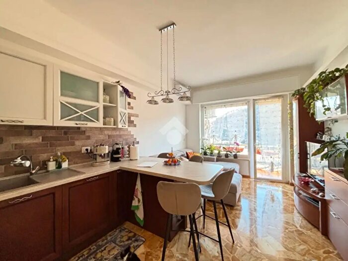 Appartamento trilocale in vendita in Via di Pino, Genova