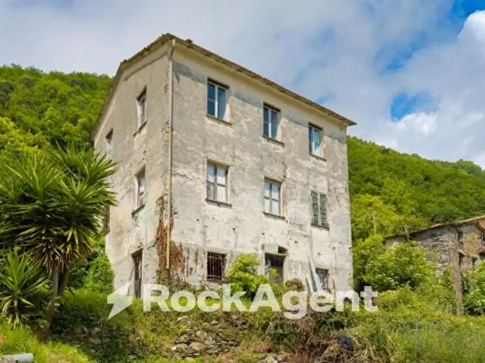 Casa con 6 locali in vendita in Via Oneto, San Colombano Certenoli