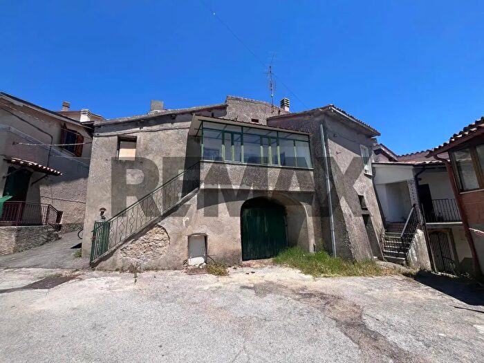 Casa quadrilocale in vendita in Belmonte In Sabina
