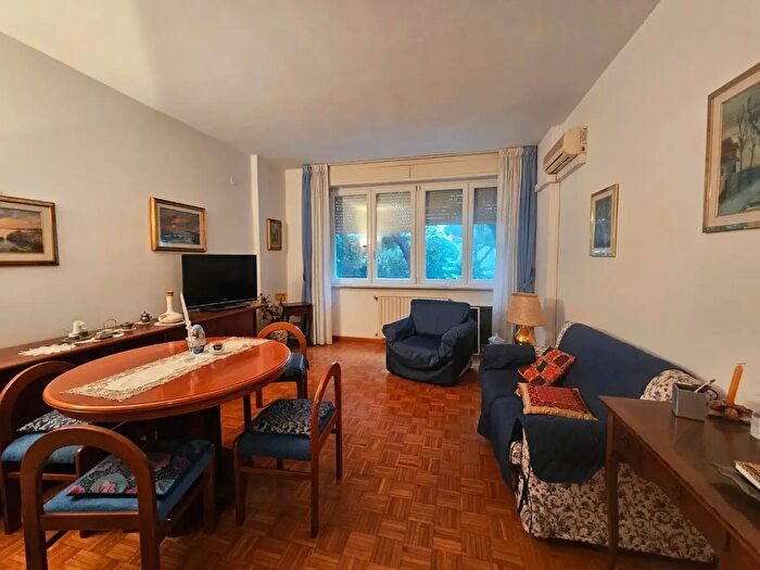 Appartamento con 6 locali in vendita in Egli Oleandri, Livorno