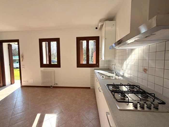 Appartamento trilocale in affitto in Via Grande di Carbonera, Centro, Carbonera