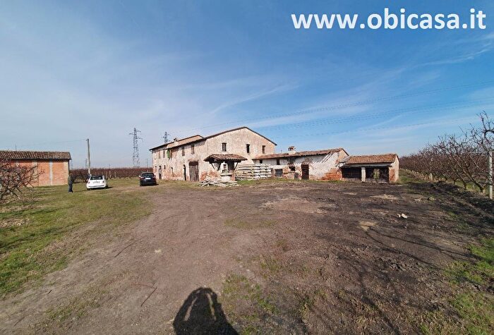 Casa con 10 locali in vendita in Faenza