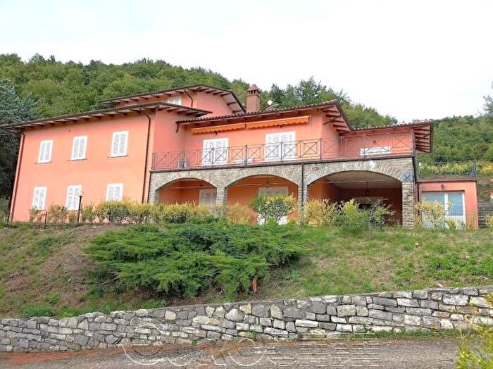 Casa con 6 locali in vendita in Teverina, Cortona