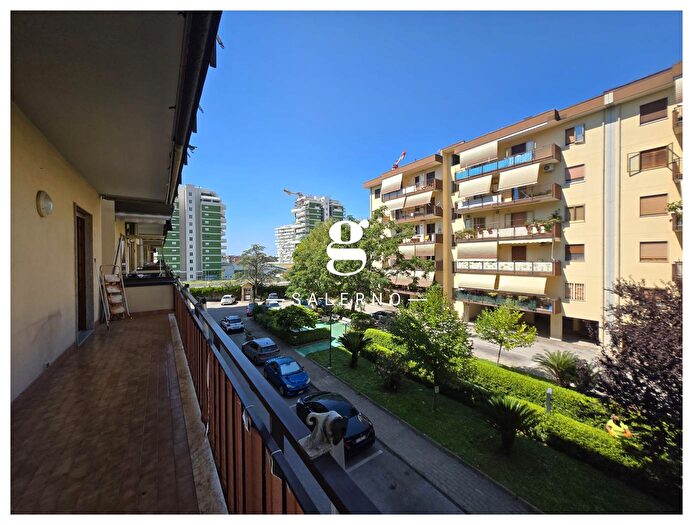Appartamento quadrilocale in vendita in Via Premuda, Salerno