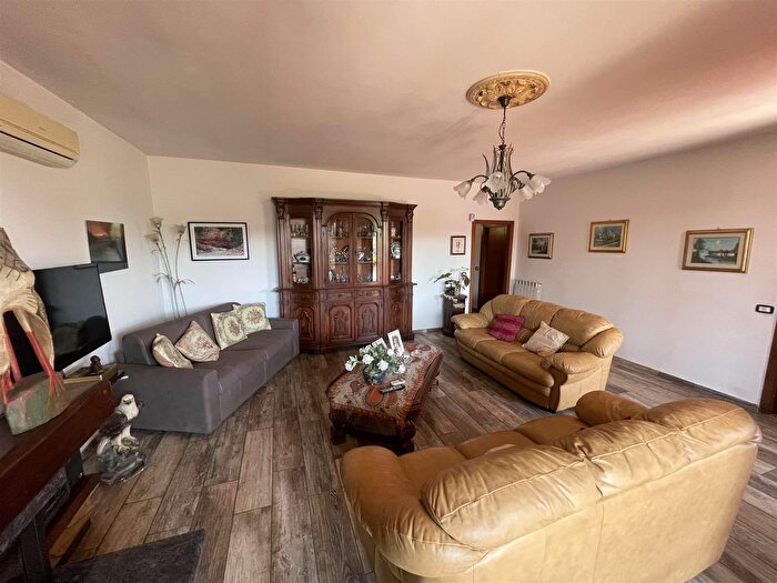 Casa con 8 locali in vendita in Grosseto