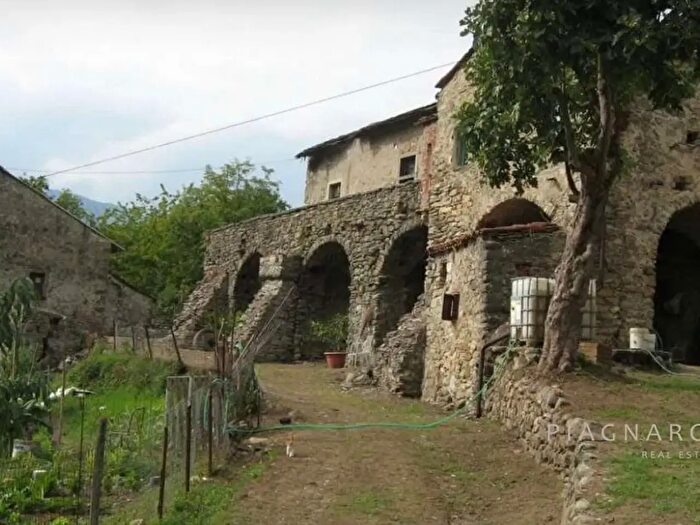 Casa con 11 locali in vendita in Località Casa Pavesi, Pontremoli