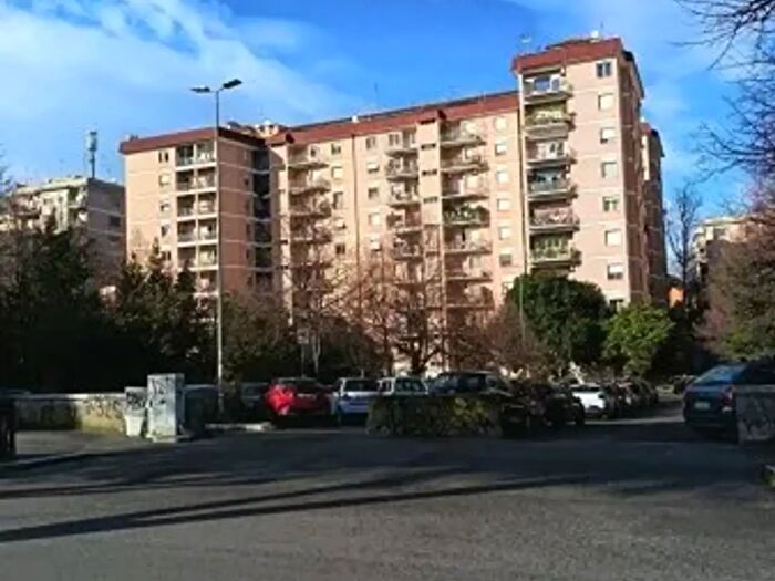 Appartamento con 5 locali in vendita in Via Costantino, Roma