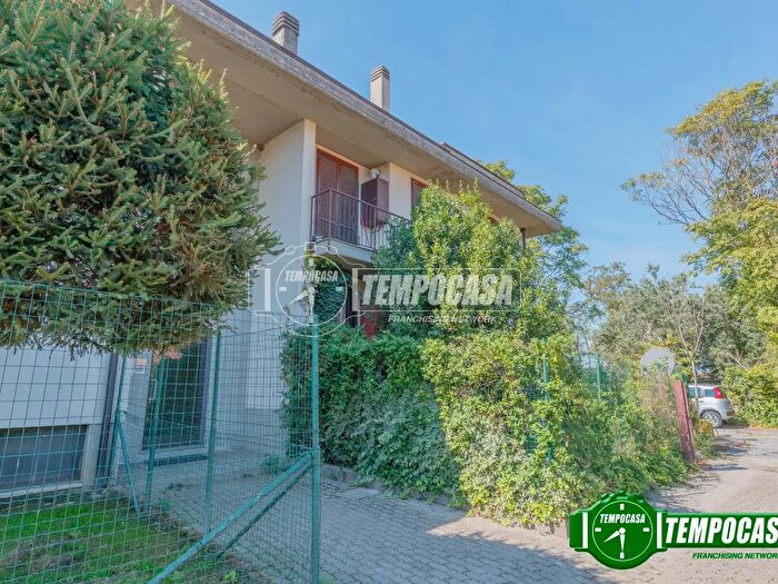 Appartamento quadrilocale in vendita in Via della Torre, Vidigulfo
