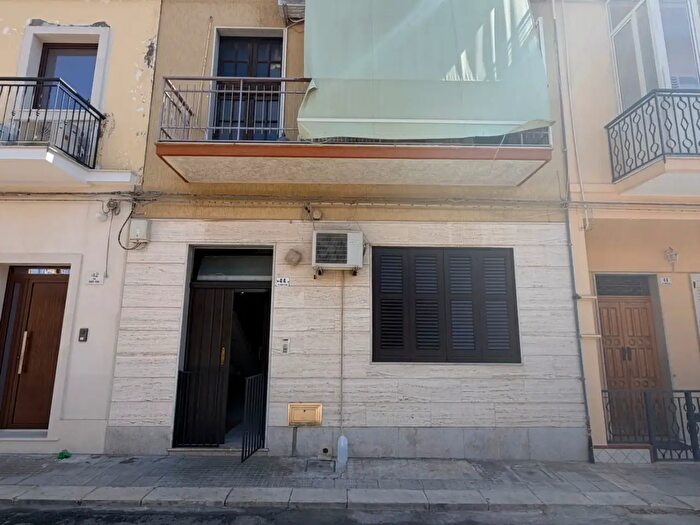Casa con 6 locali in vendita in Via Enrico Fermi, Avola