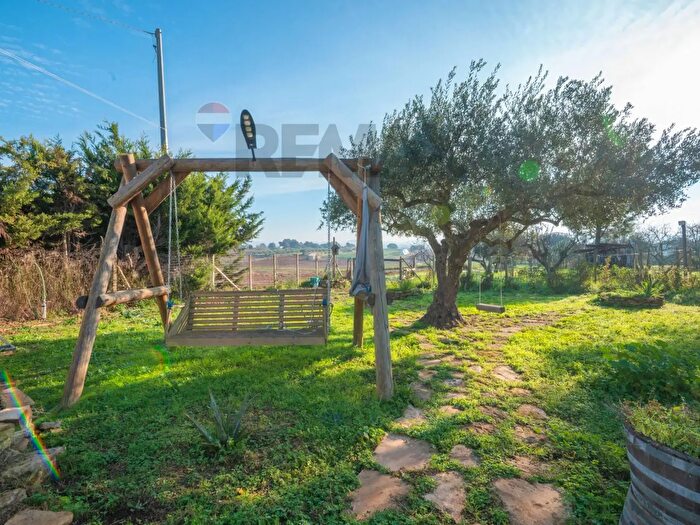 Casa con 6 locali in vendita in Strada Albanazzo Snc, Caltagirone