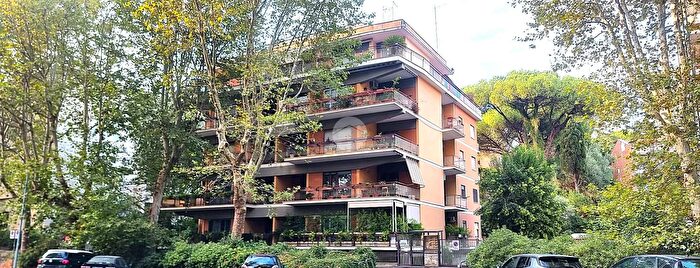 Appartamento trilocale in vendita in Viale dellAeronautica, Roma