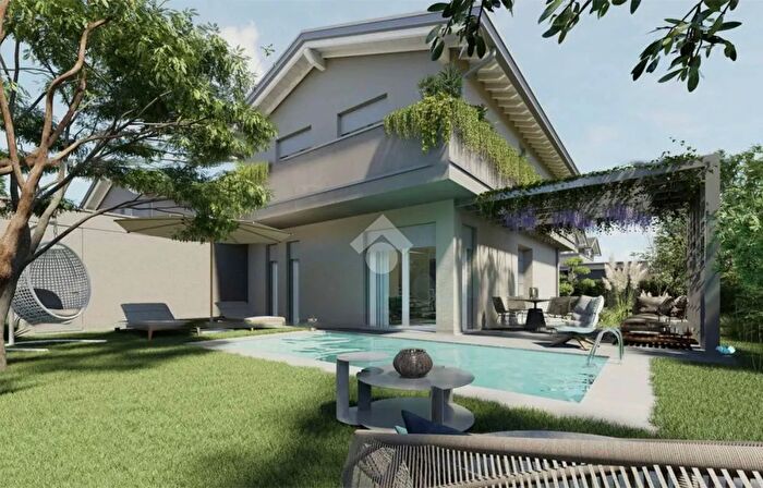 Casa quadrilocale in vendita in Via Don Sturzo, Lainate