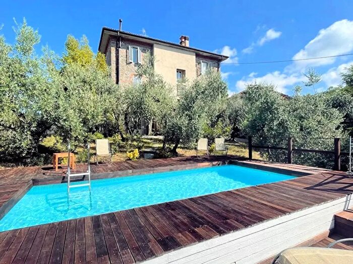 Casa con 13 locali in vendita in Via Stradella, Larciano