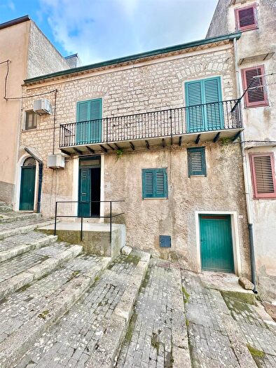 Casa con 6 locali in vendita in Chiusa Sclafani