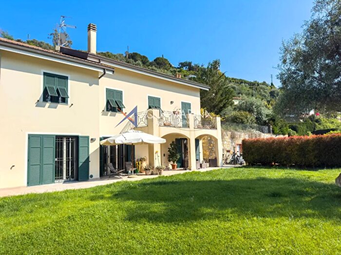 Casa con 9 locali in vendita in Strada dei Garofani, Ospedaletti