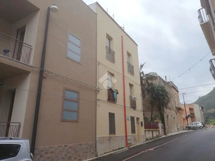 Casa con 5 locali in vendita in Via Simone Catalano, Valderice