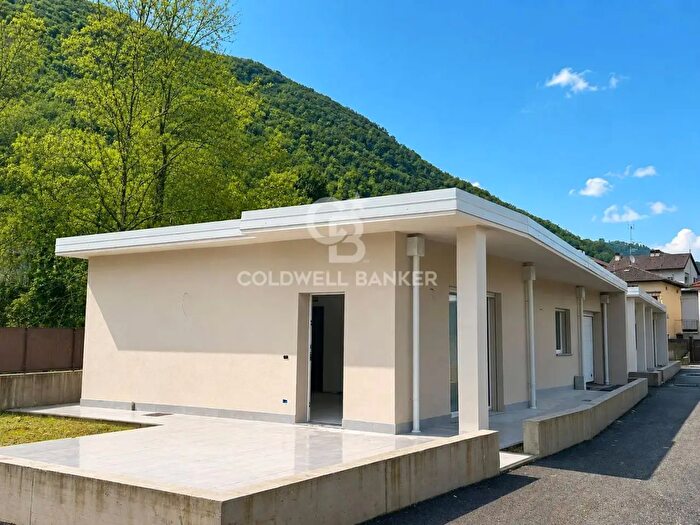 Casa quadrilocale in vendita in Via Manzoni, Villanuova Sul Clisi