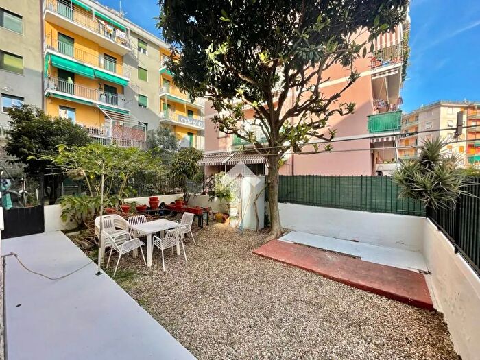 Appartamento quadrilocale in vendita in Via Alberto Guglielmotti, Genova