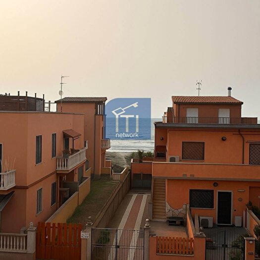 Appartamento bilocale in vendita in Lungomare degli Ardeatini, Ardea