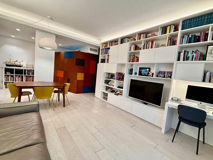 Appartamento trilocale in affitto in Via Luigi Frapolli, Argonne Corsica, Milano