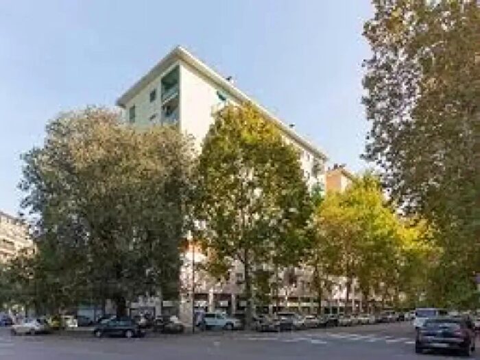 Appartamento trilocale in vendita in Via Alcuino, Milano
