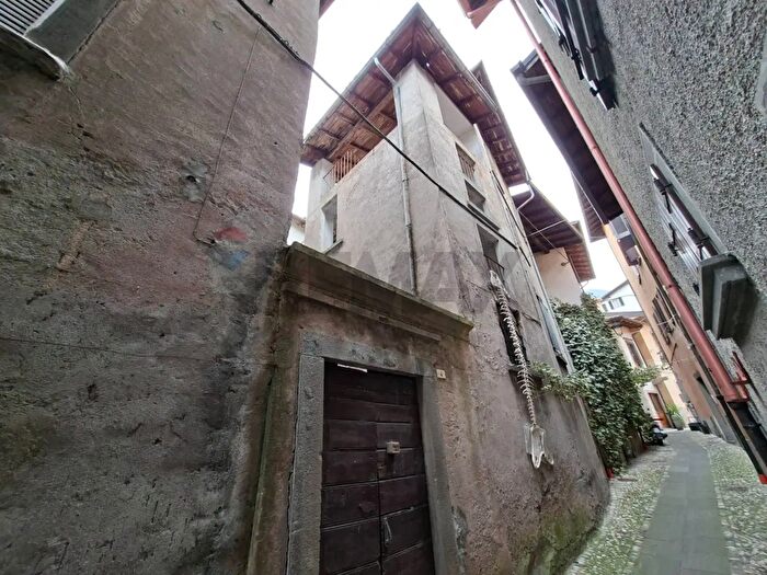 Casa con 5 locali in vendita in Pisogne