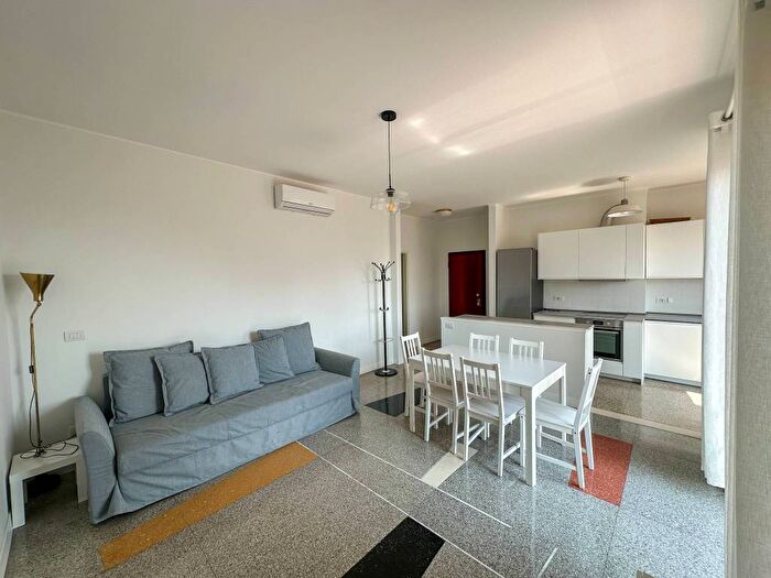 Appartamento trilocale in affitto in Viale Lodovico Scarampo, Monte Rosa Lotto, Milano