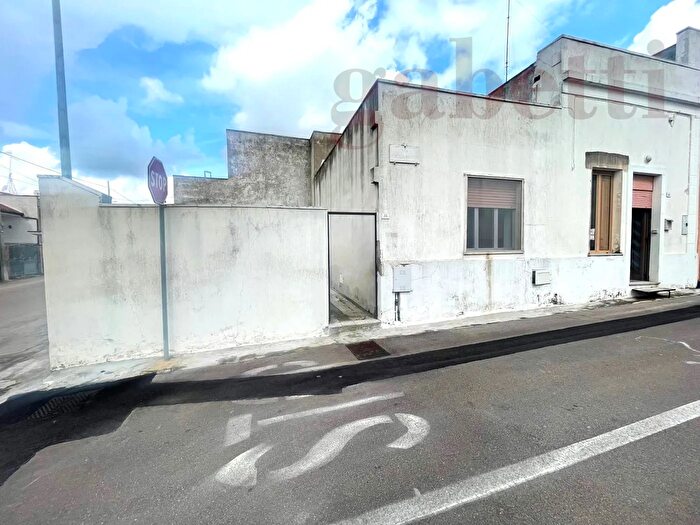 Casa con 9 locali in vendita in Via Tagliamento, Nociglia