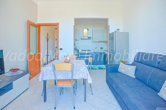 Appartamento trilocale in affitto in Via Manzoni, Vado Ligure