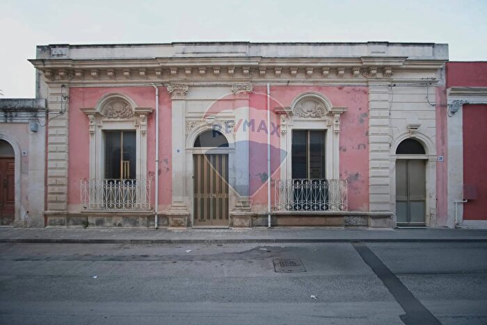 Casa con 7 locali in vendita in Via Garibaldi, Canicattini Bagni
