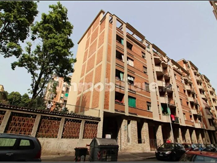 Appartamento trilocale in vendita in Via Lodi, Torino