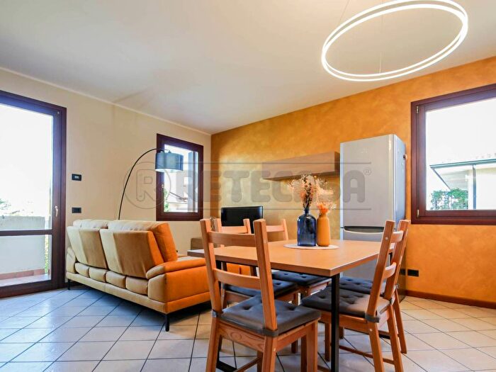 Appartamento quadrilocale in affitto in Via Aldo Moro, Centro, Bolzano Vicentino