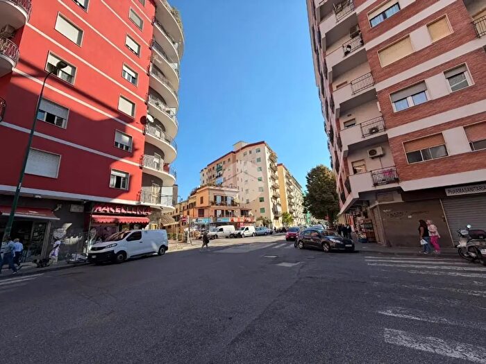 Appartamento trilocale in vendita in Via Caldieri Luigi, Napoli