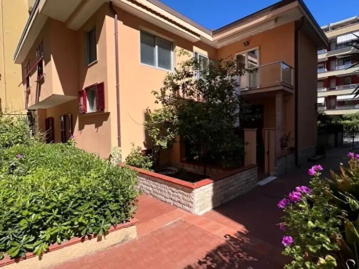 Casa con 12 locali in vendita in Via Asse, Ventimiglia