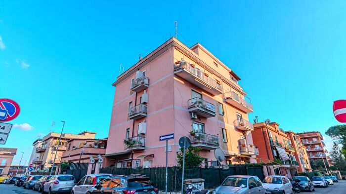 Appartamento trilocale in vendita in Via Montespertoli Roma Cassia, Roma