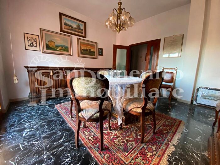 Appartamento con 5 locali in vendita in Cascina