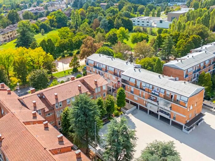 Appartamento quadrilocale in vendita in Via della Canalina, Reggio Emilia